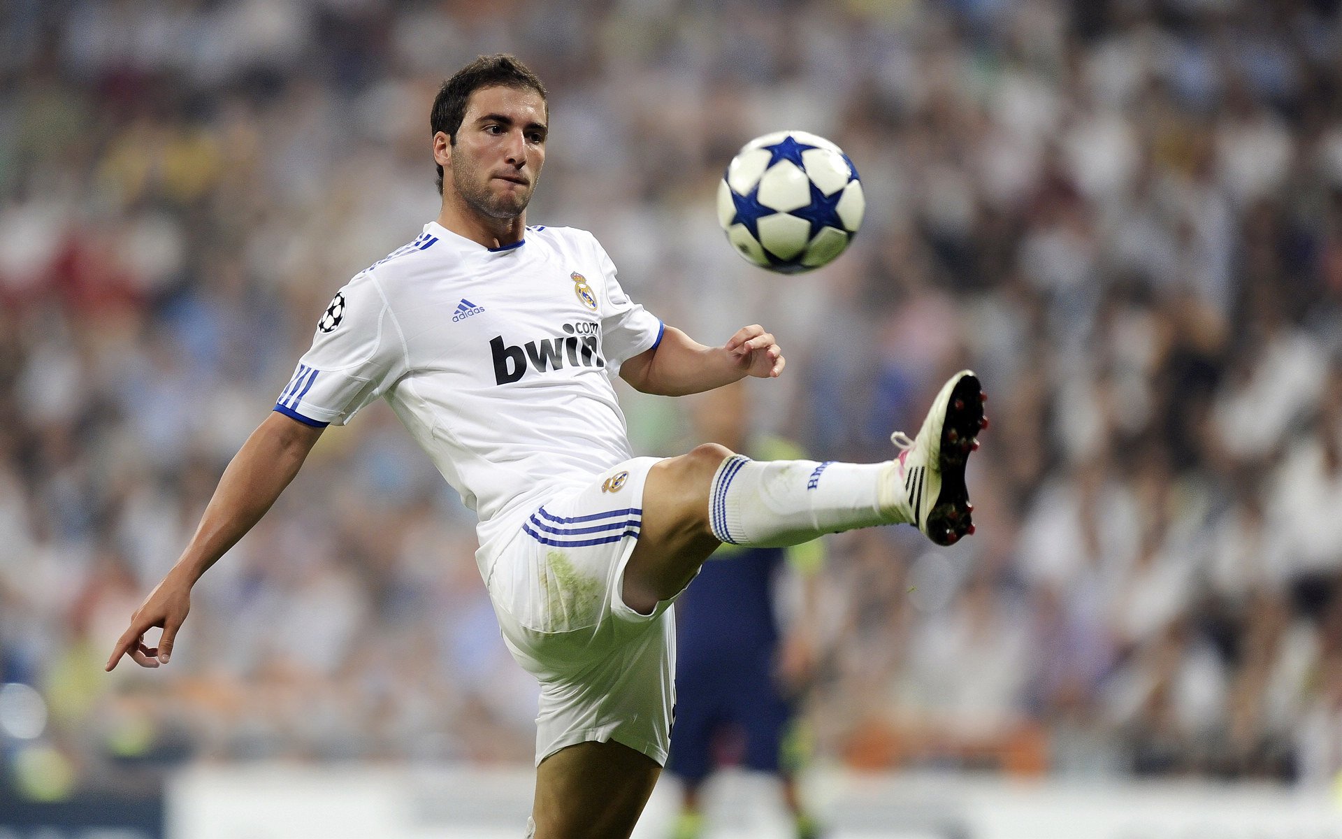 米兰app-中超球队门前补射成功率热图分析，足球门前